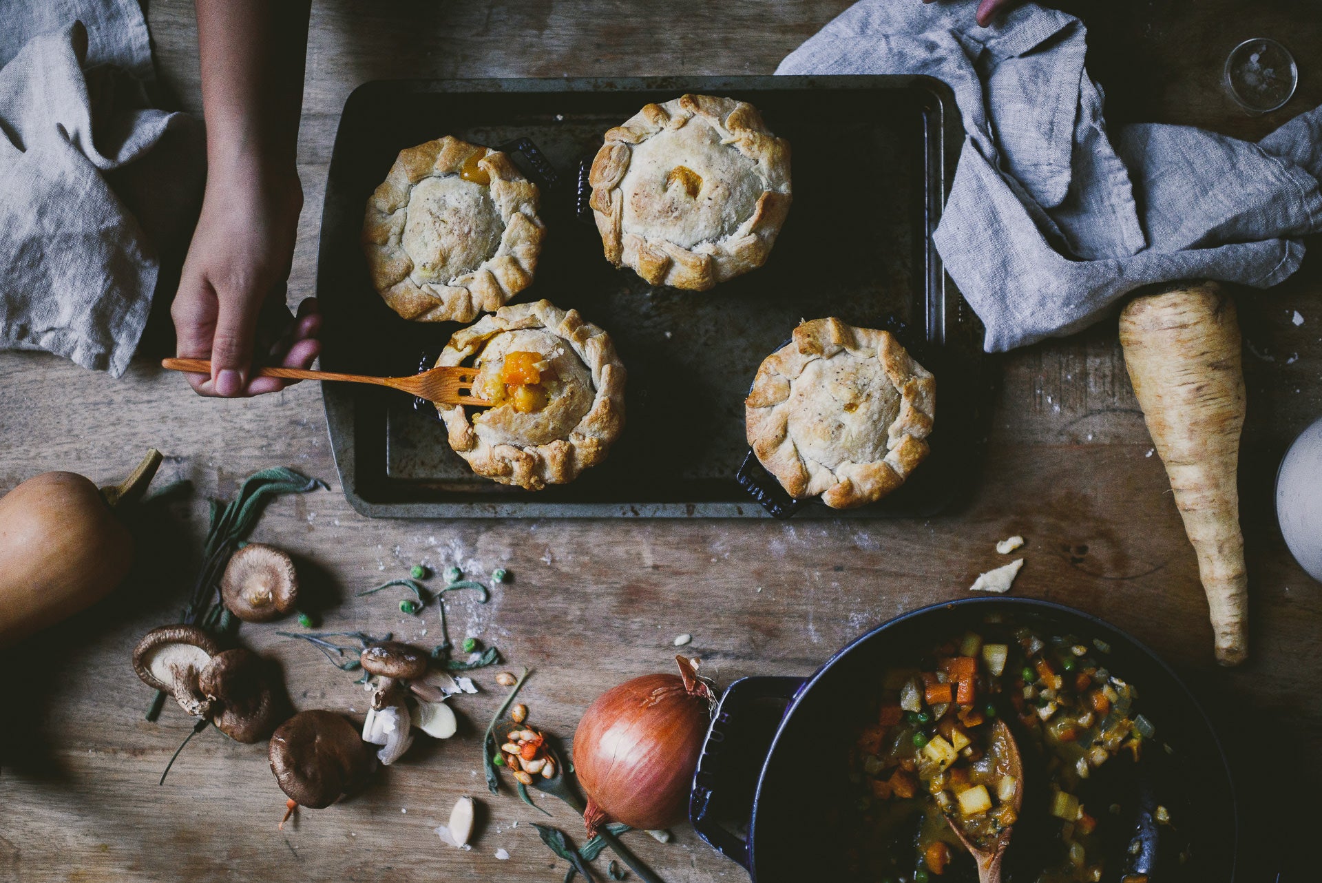http://www.vermontcreamery.com/cdn/shop/products/creme-fraiche-root-vegetable-and-sage-pot-pies-1.jpg?v=1664454288