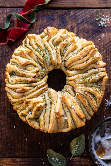 Pull-Apart Garlic Butter Bread Wreath